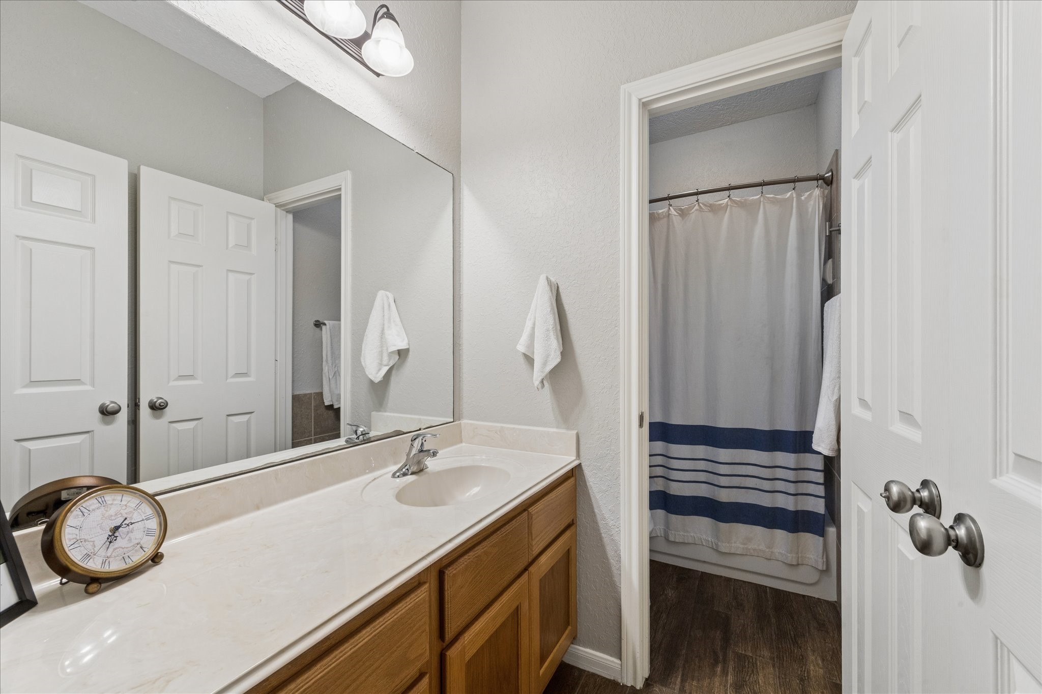 2702 Horseshoe Lane Rosharon, TX 77583 - Photo 33 of 43 Convenient bathroom perfectly positioned for guests.