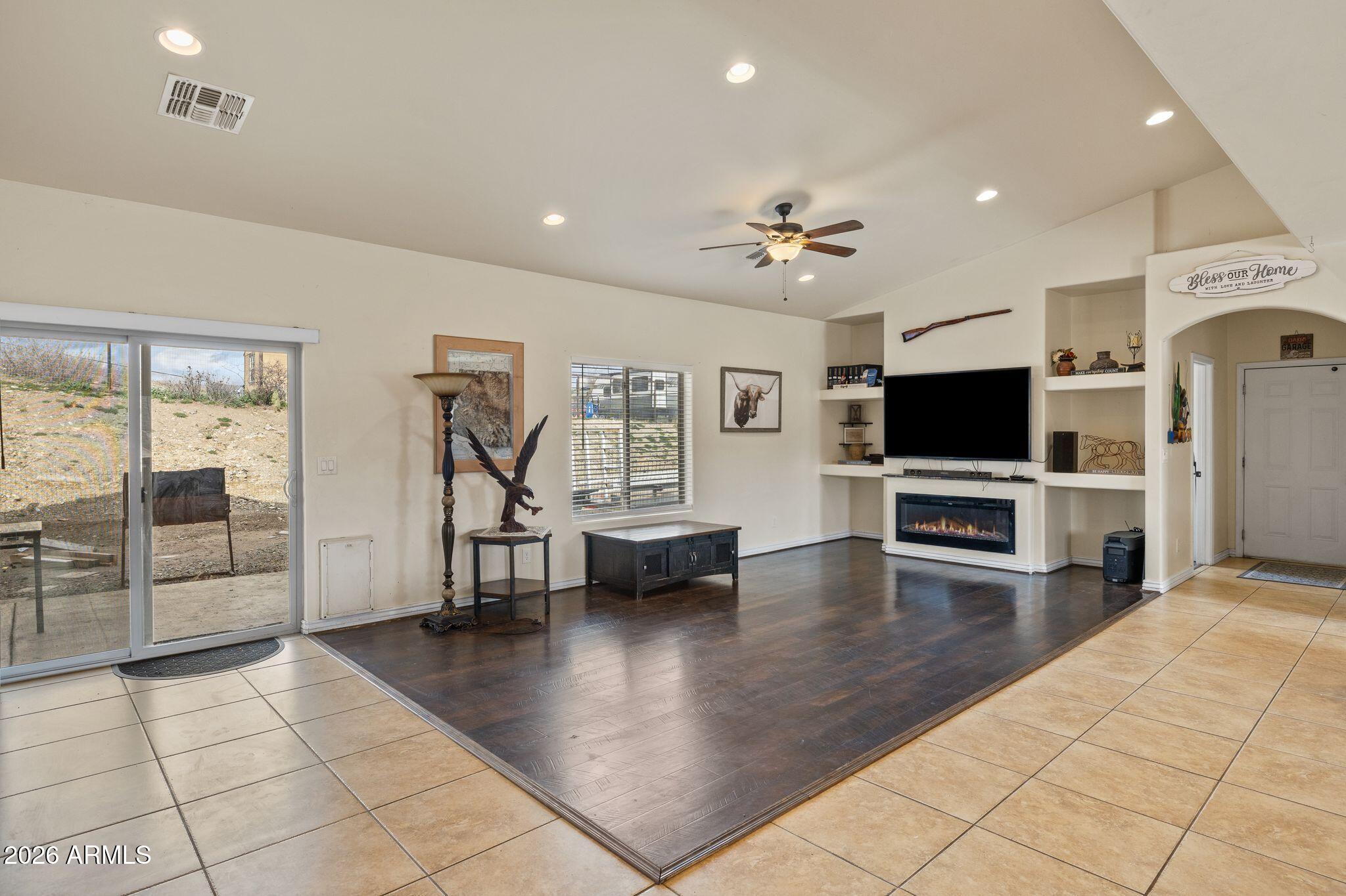 10930 South Banjo Way Mayer, AZ 86333 - Photo 10 of 30 Living Room