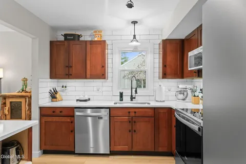 $359,900 | 9 Old Mill Lane, Queensbury, NY 12804