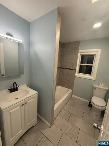 $2,450 | 100 Rosa Parks Boulevard, Unit 1, Paterson, NJ 07501