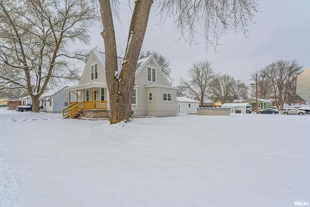 $195,000 | 1102 3rd Street, Lincoln, IL 62656