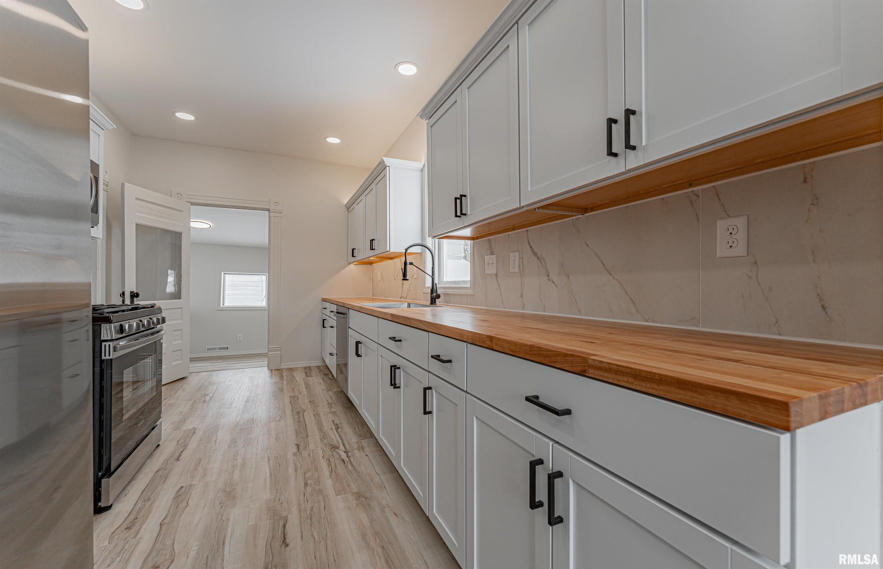 1102 3rd Street Lincoln, IL 62656 - Photo 12 of 35