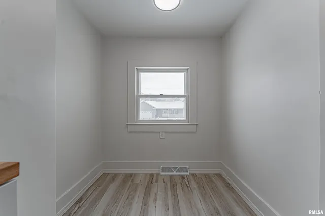 $195,000 | 1102 3rd Street, Lincoln, IL 62656