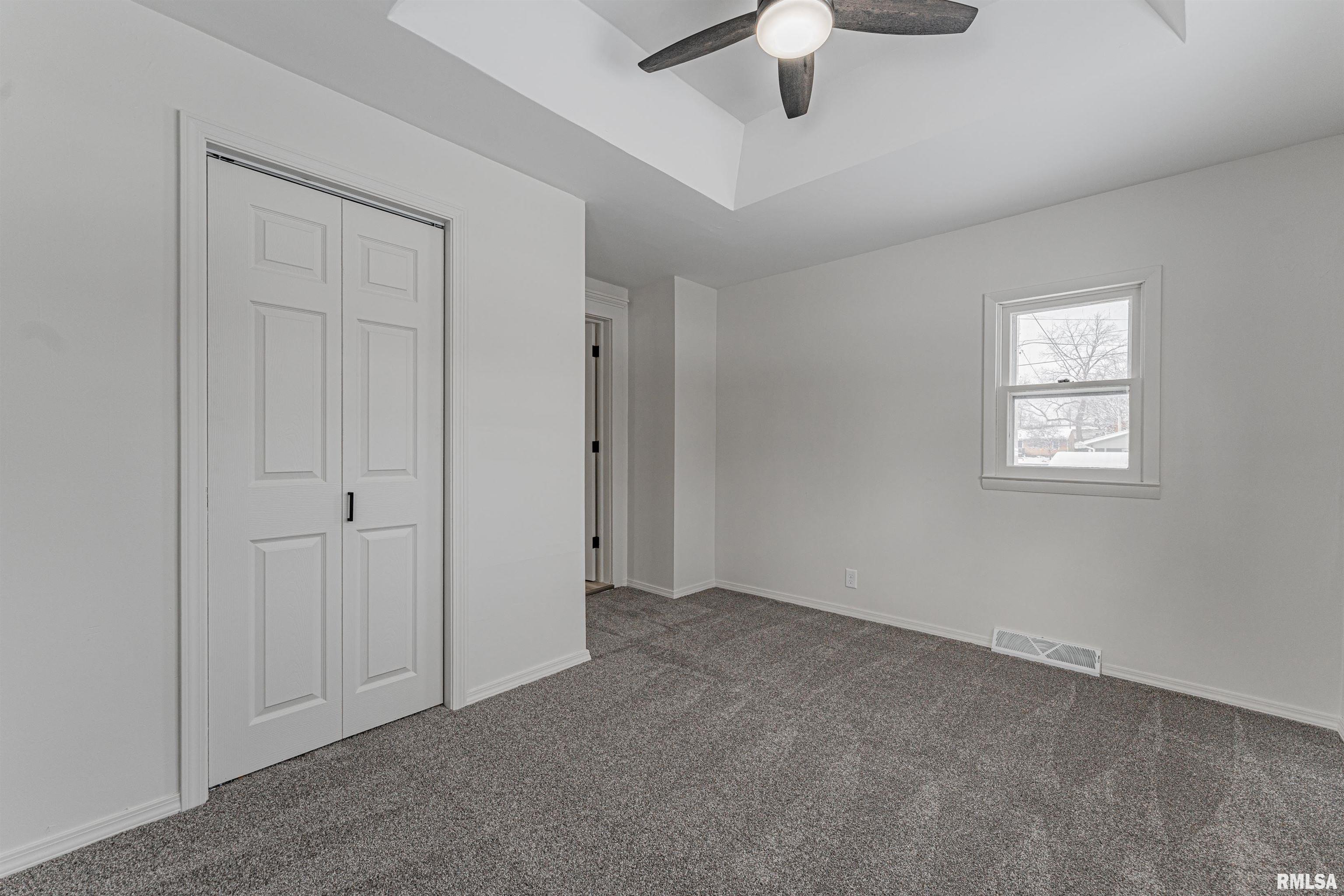 1102 3rd Street Lincoln, IL 62656 - Photo 15 of 35