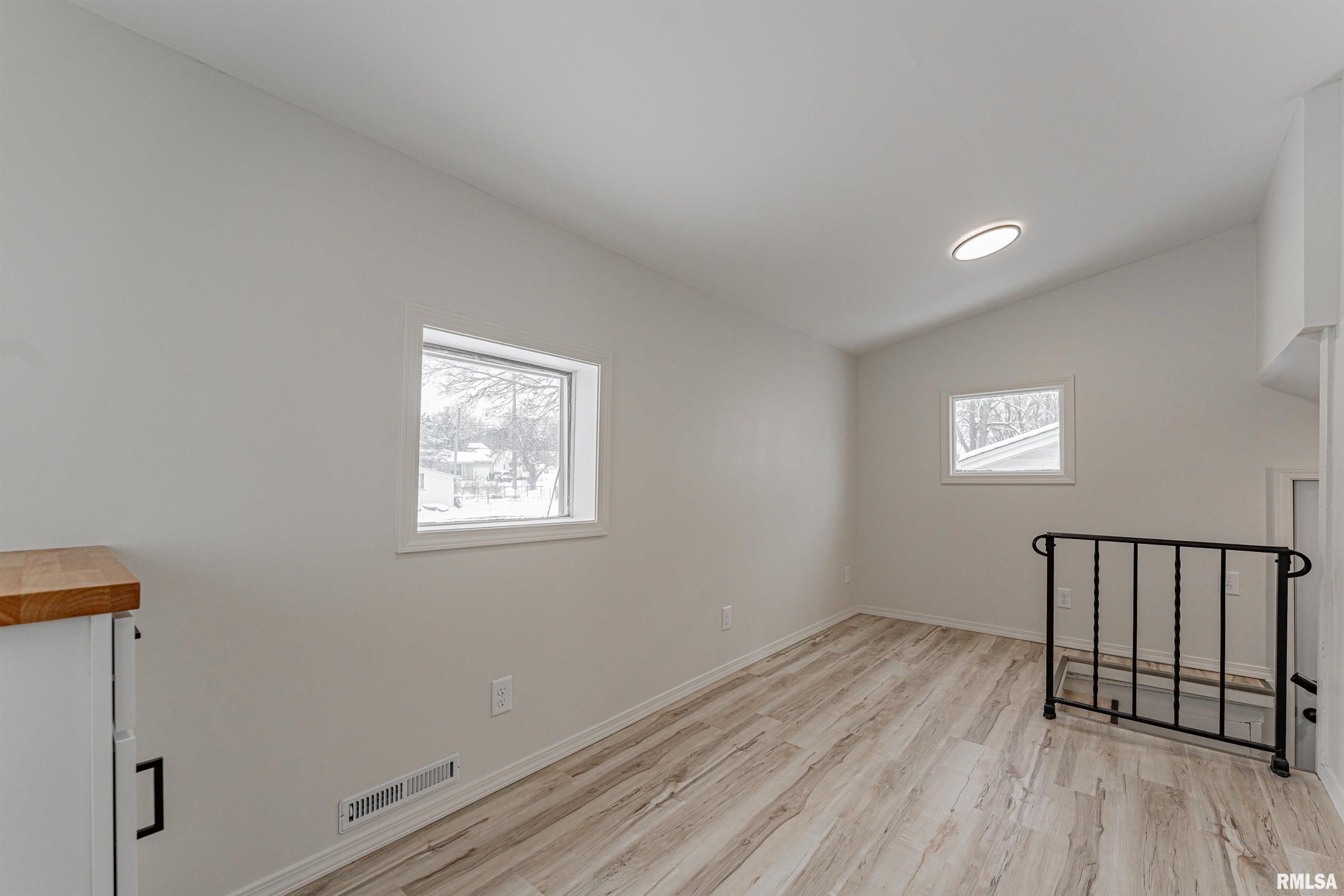 1102 3rd Street Lincoln, IL 62656 - Photo 16 of 35