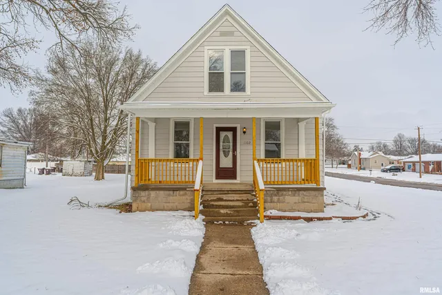 $195,000 | 1102 3rd Street, Lincoln, IL 62656