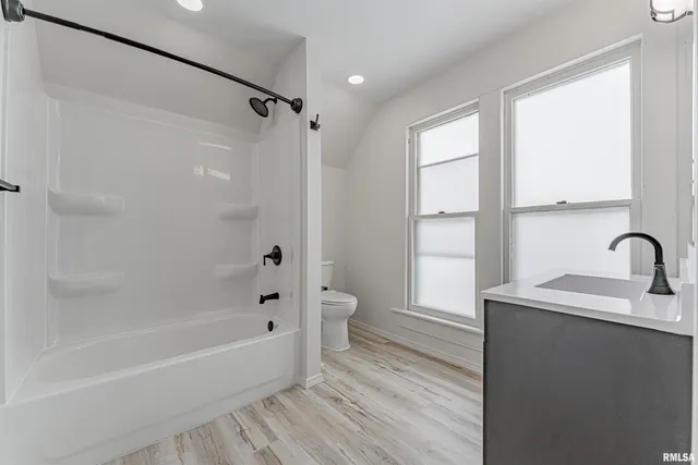 $195,000 | 1102 3rd Street, Lincoln, IL 62656