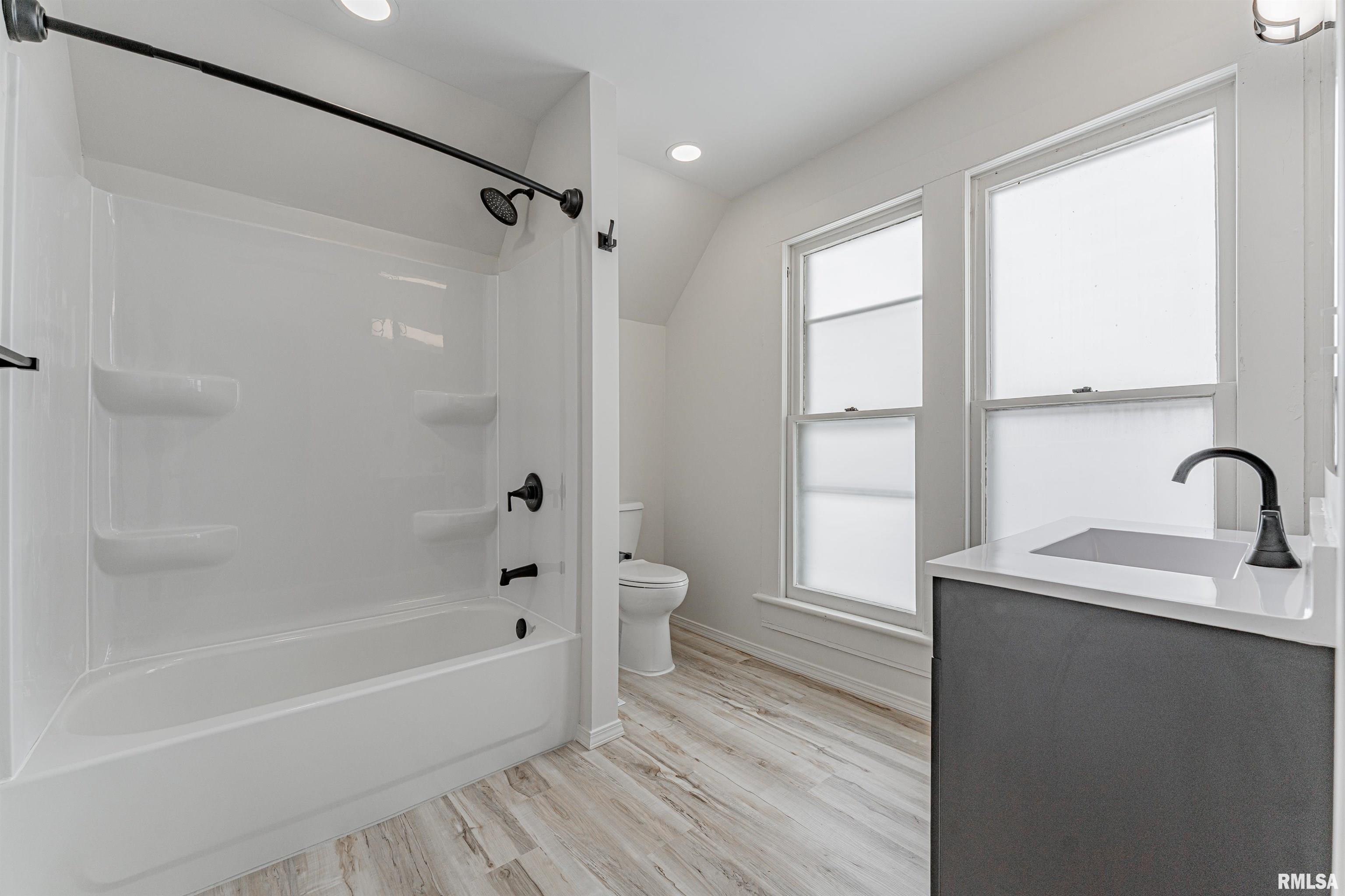 1102 3rd Street Lincoln, IL 62656 - Photo 26 of 35