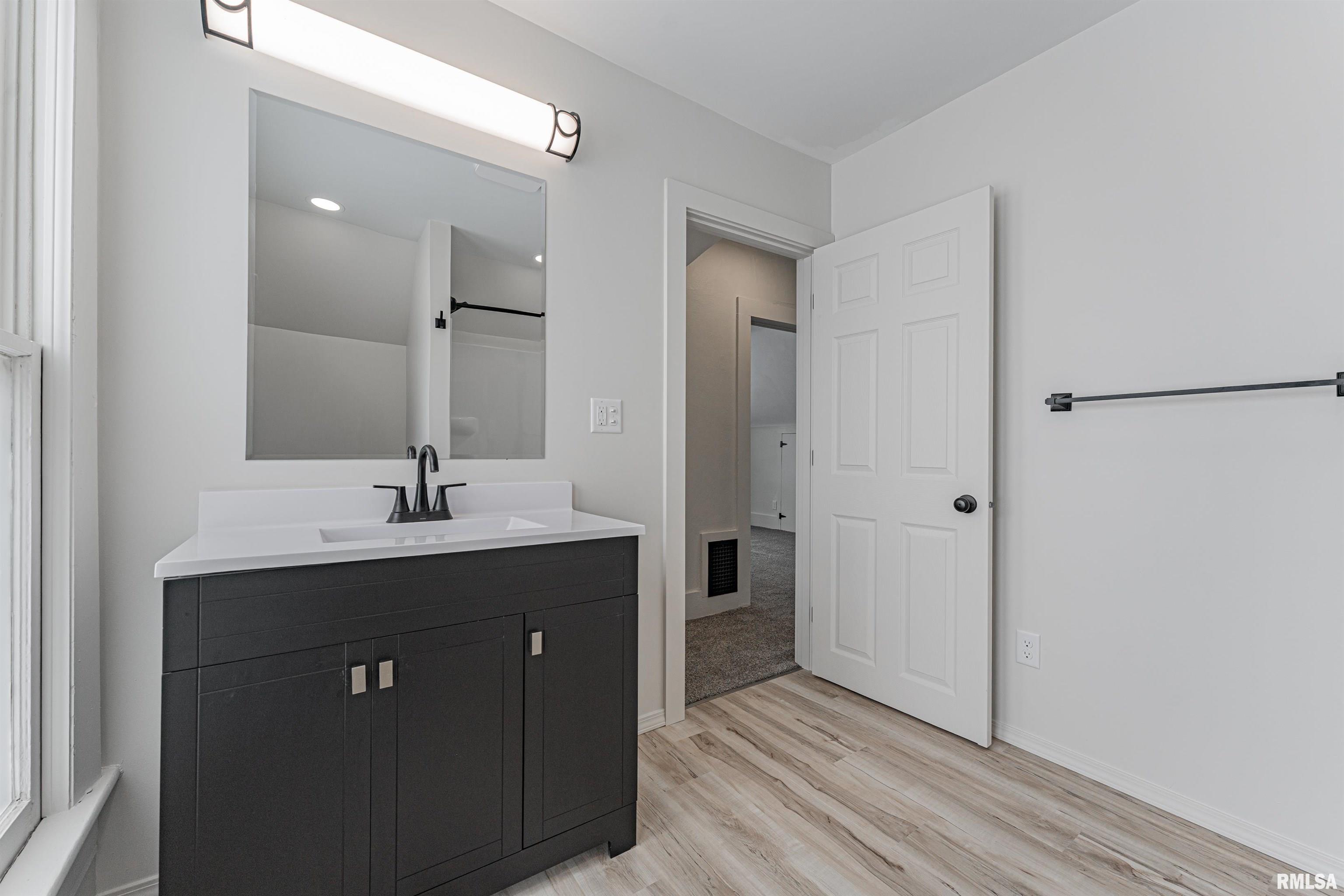 1102 3rd Street Lincoln, IL 62656 - Photo 27 of 35