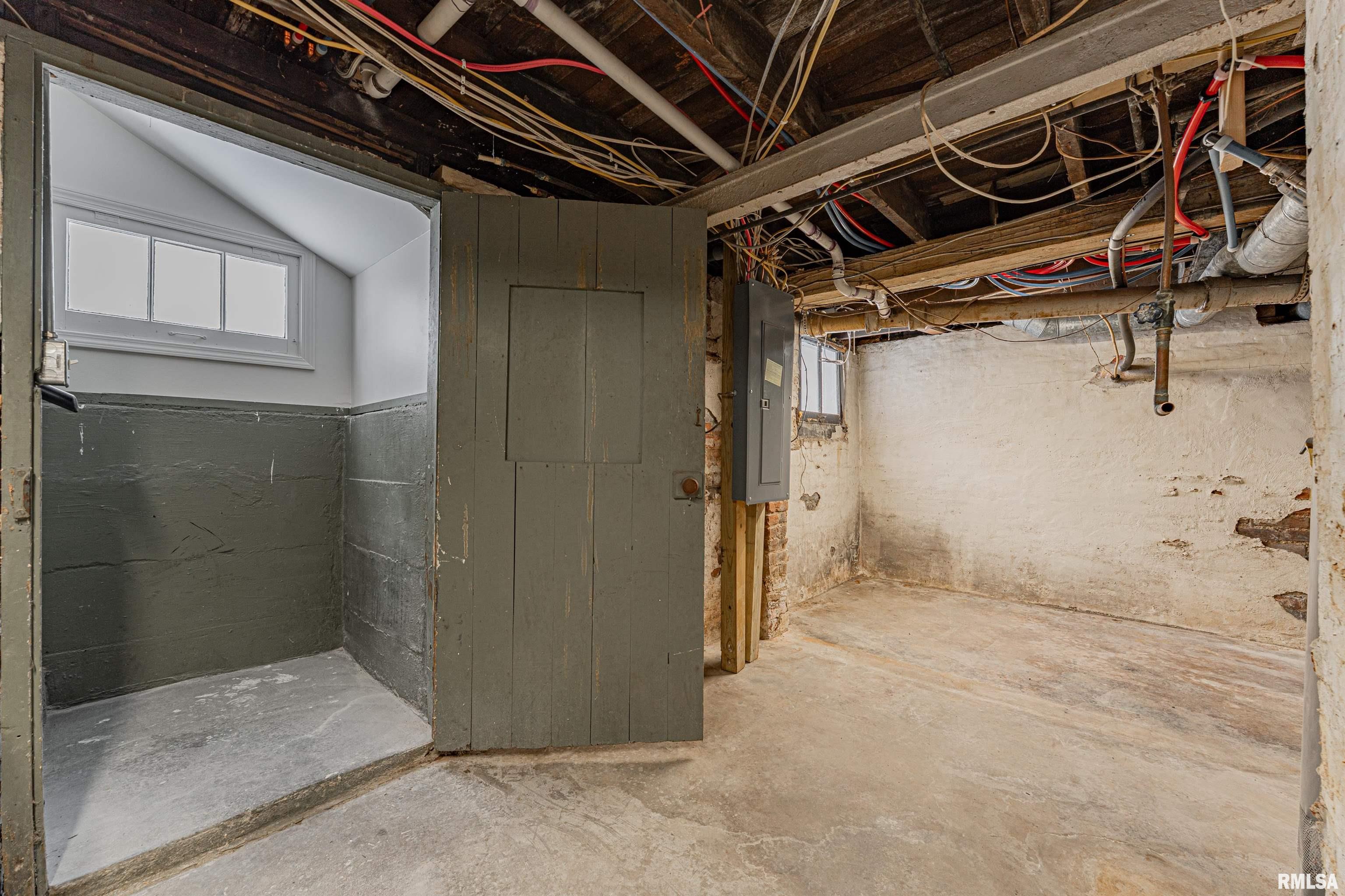 1102 3rd Street Lincoln, IL 62656 - Photo 28 of 35