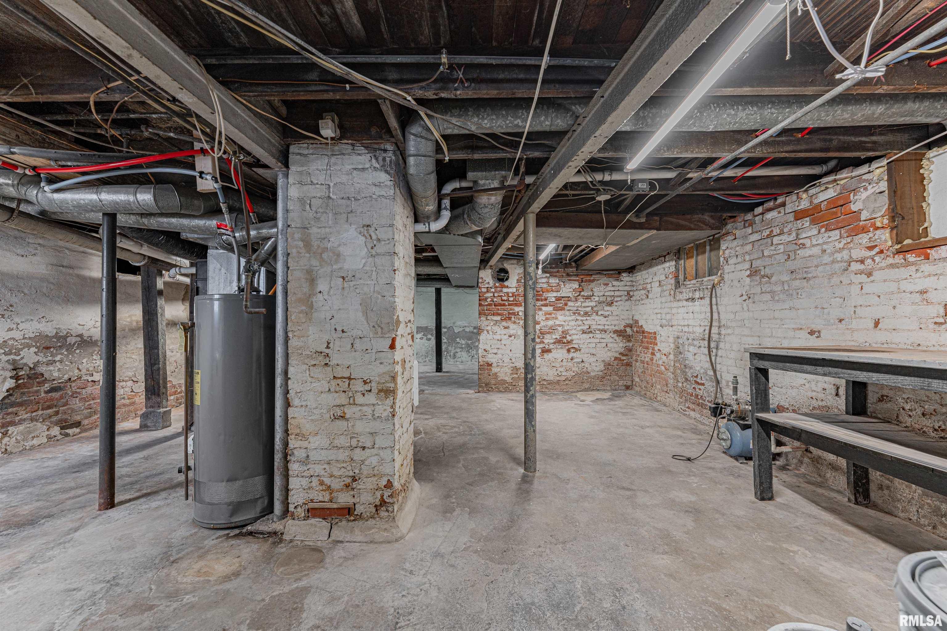 1102 3rd Street Lincoln, IL 62656 - Photo 29 of 35