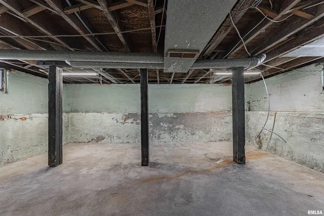 $195,000 | 1102 3rd Street, Lincoln, IL 62656