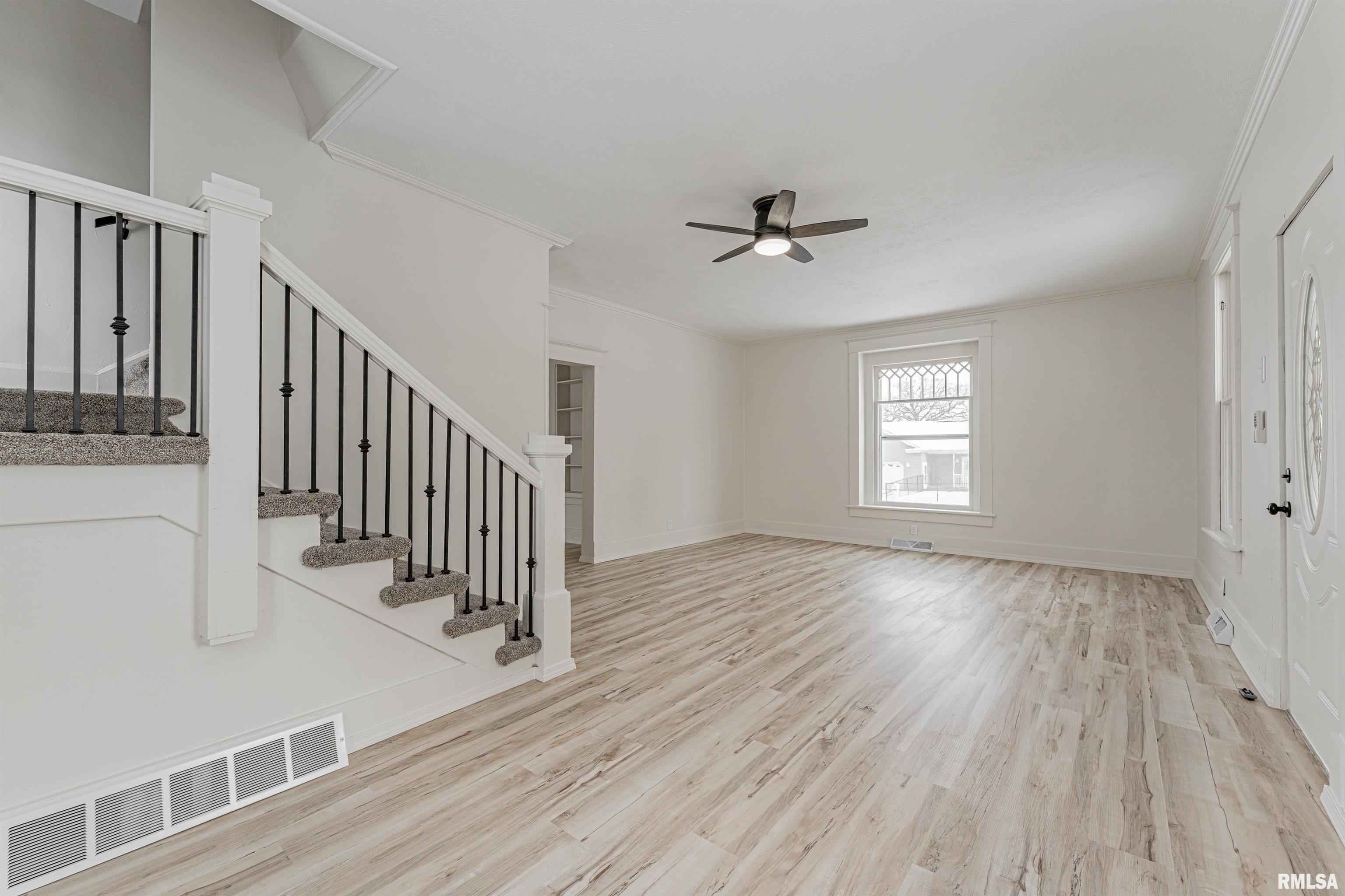 1102 3rd Street Lincoln, IL 62656 - Photo 3 of 35