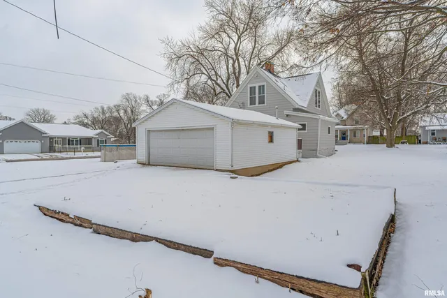 $195,000 | 1102 3rd Street, Lincoln, IL 62656