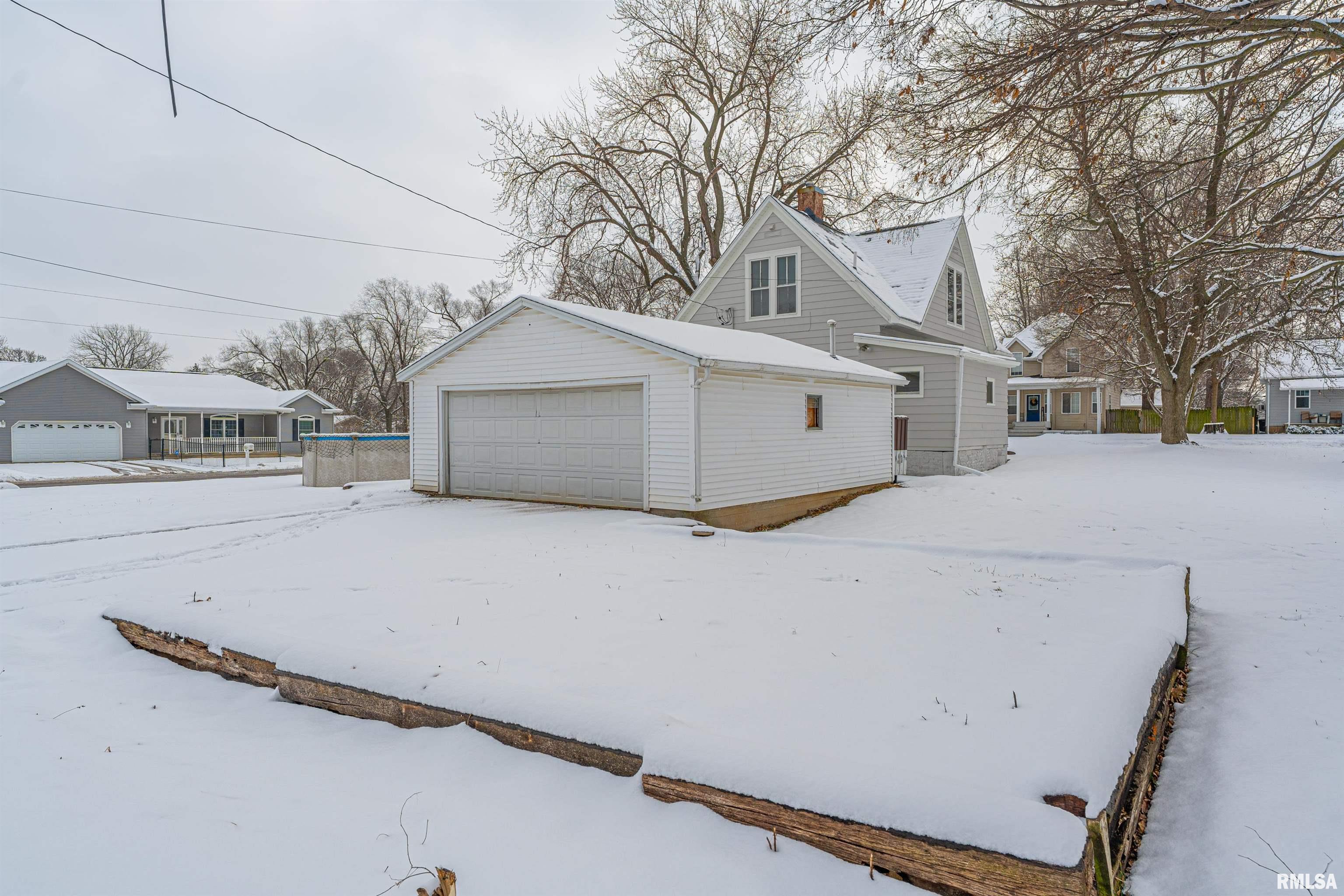 1102 3rd Street Lincoln, IL 62656 - Photo 32 of 35