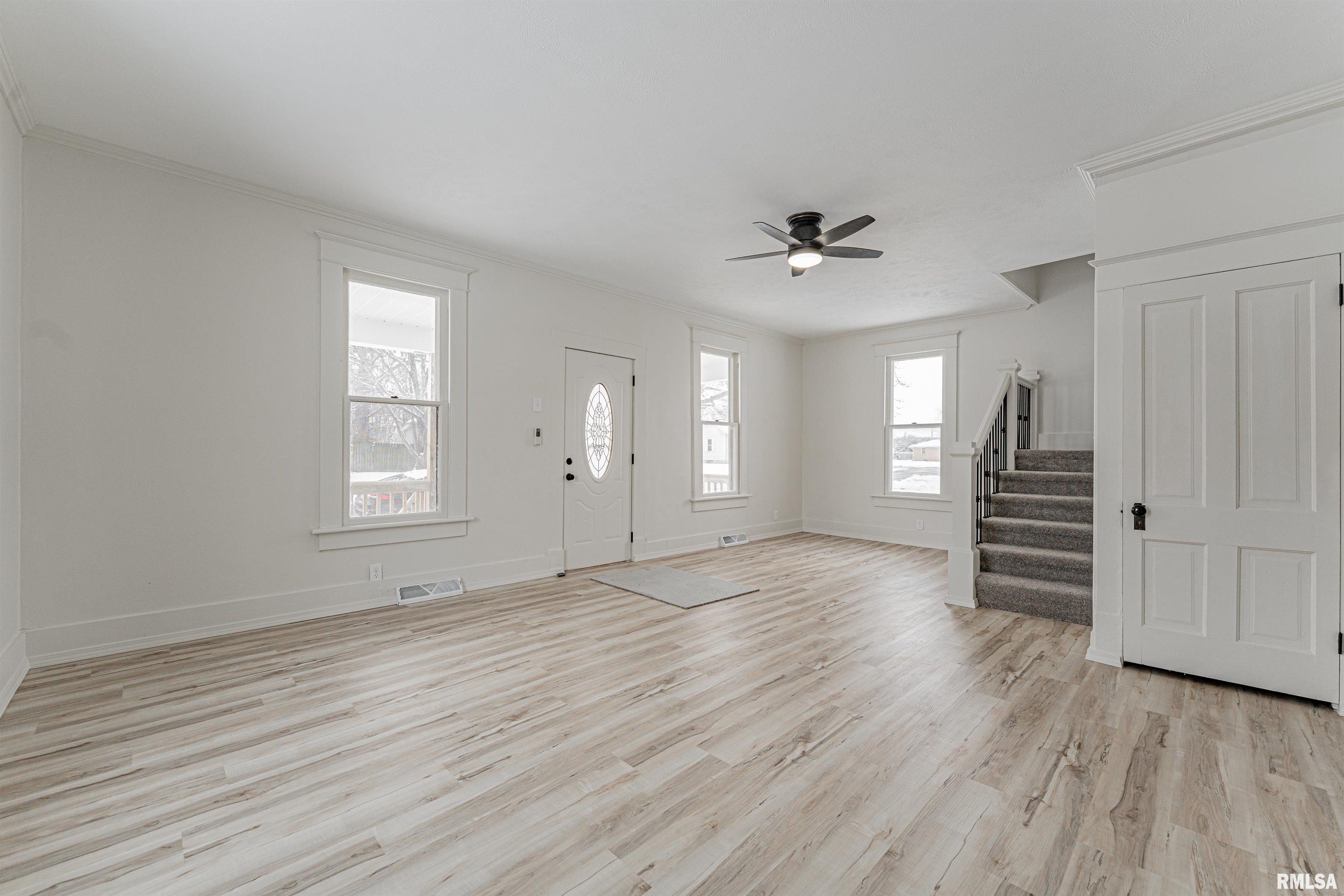 1102 3rd Street Lincoln, IL 62656 - Photo 4 of 35