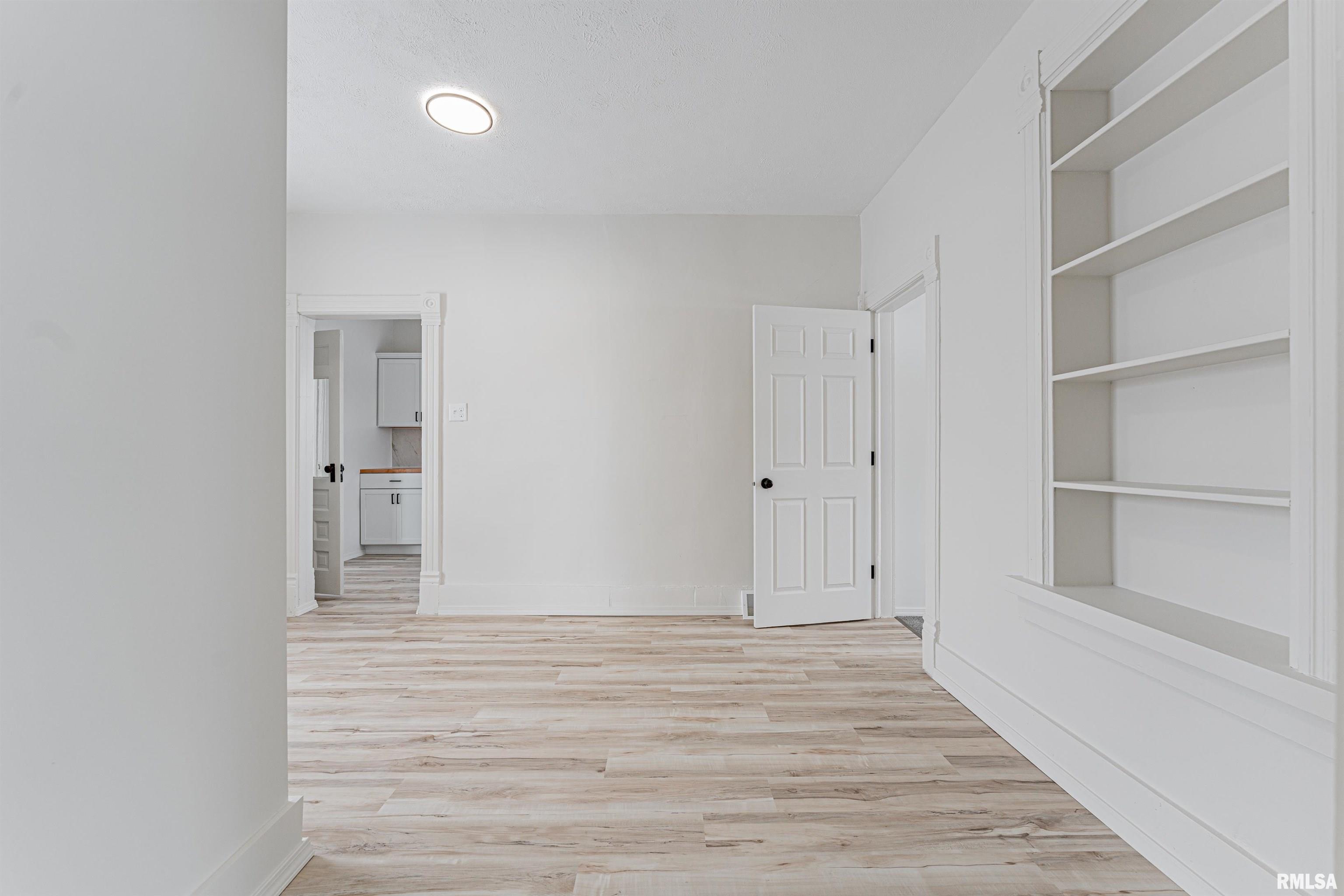 1102 3rd Street Lincoln, IL 62656 - Photo 5 of 35