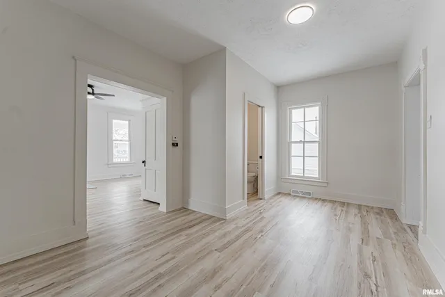 $195,000 | 1102 3rd Street, Lincoln, IL 62656