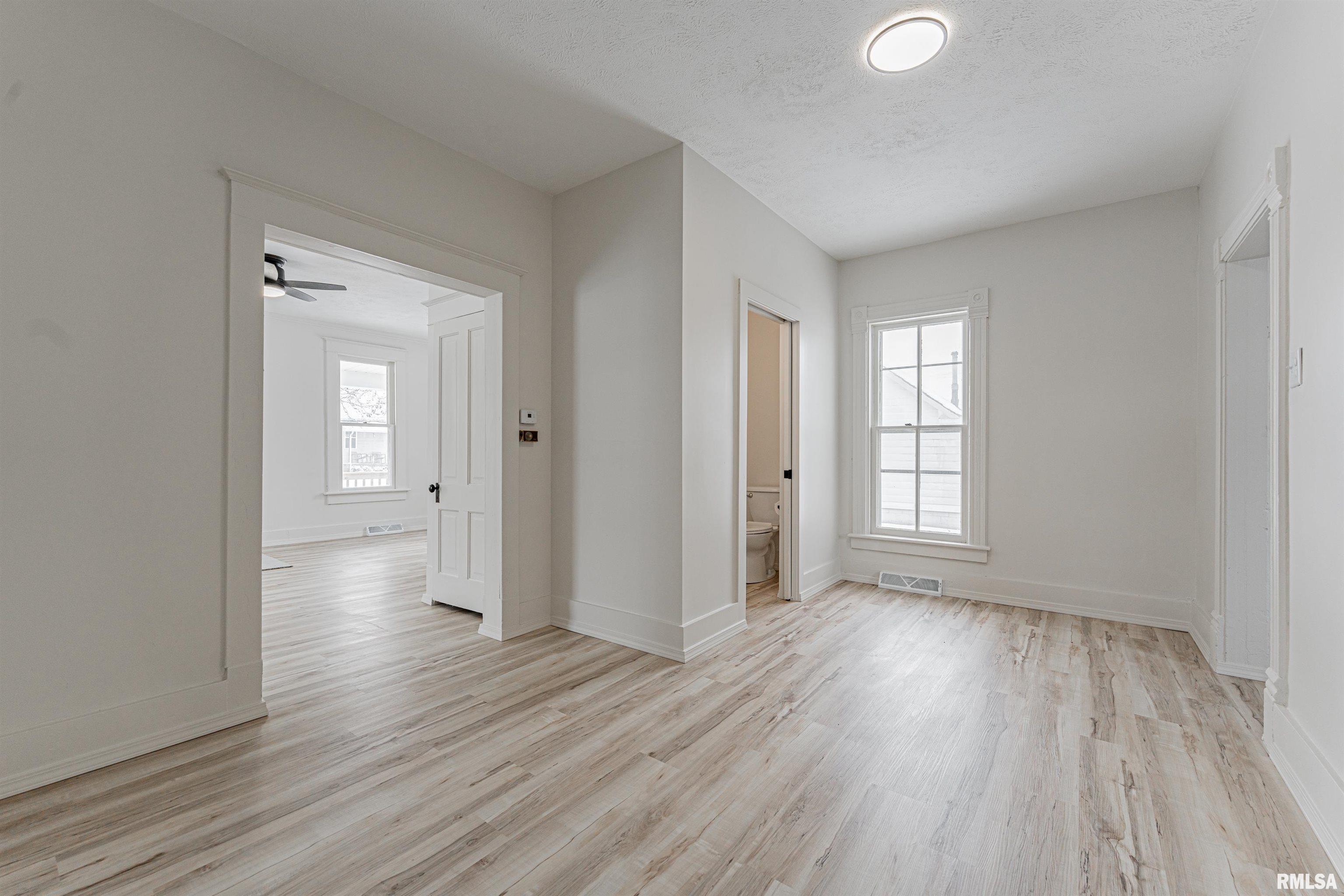 1102 3rd Street Lincoln, IL 62656 - Photo 6 of 35