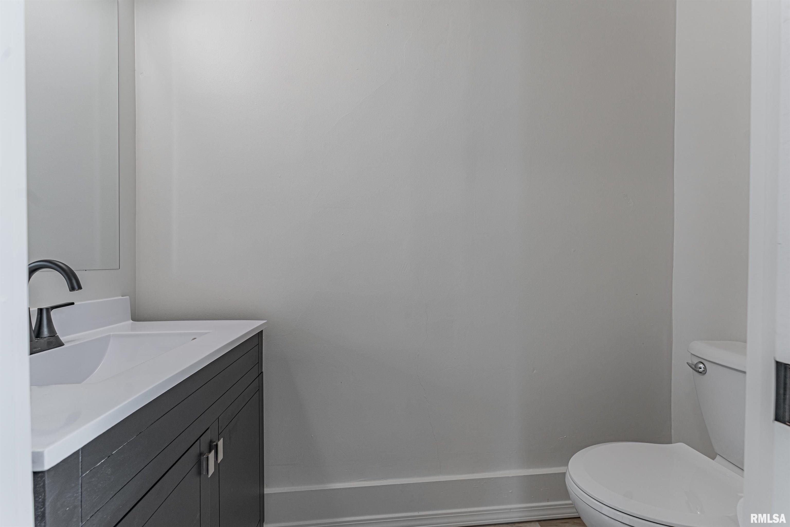 1102 3rd Street Lincoln, IL 62656 - Photo 8 of 35