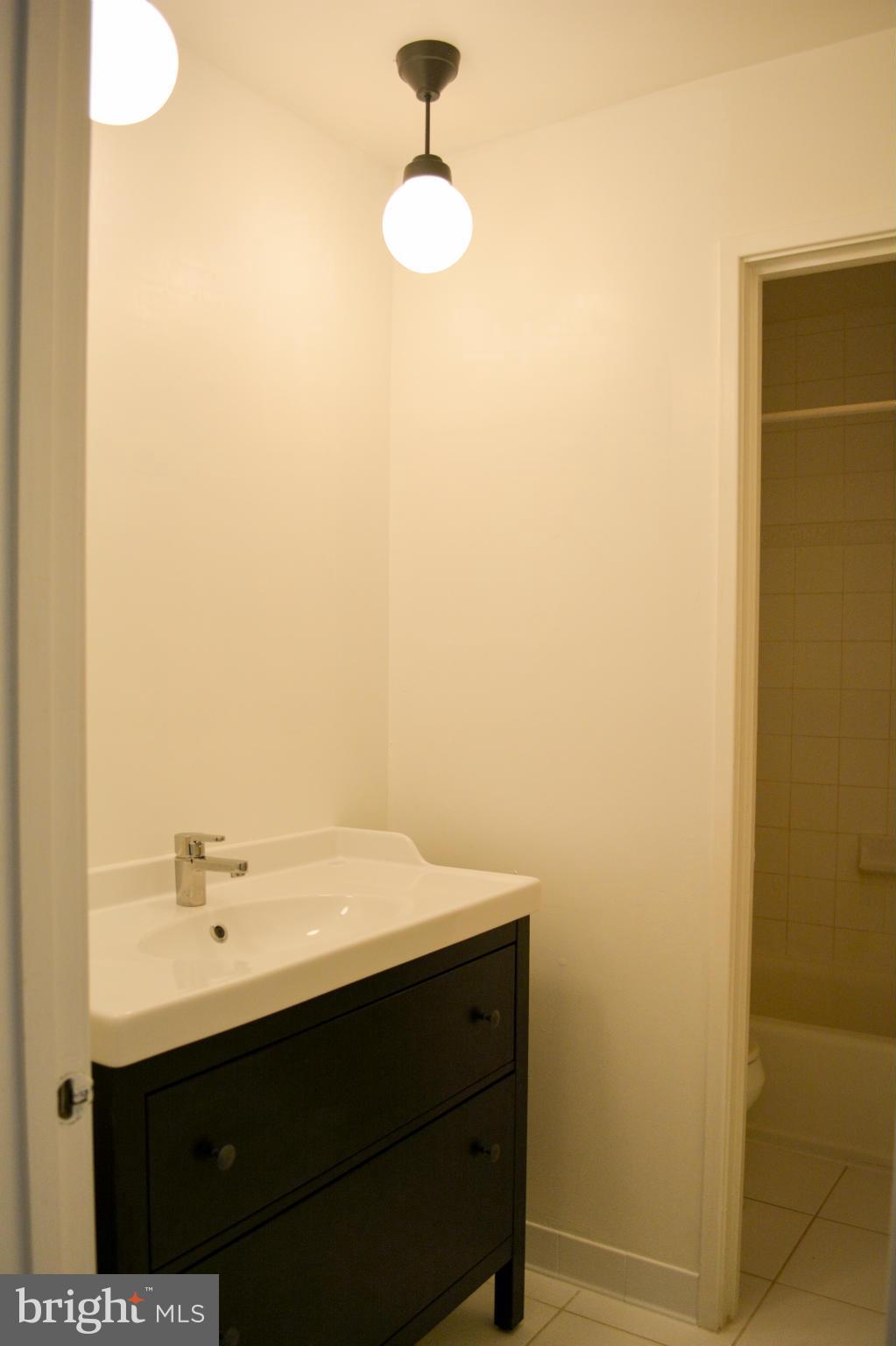 11606 Hunters Green Court Reston, VA 20191 - Photo 13 of 26 Bath (Master)