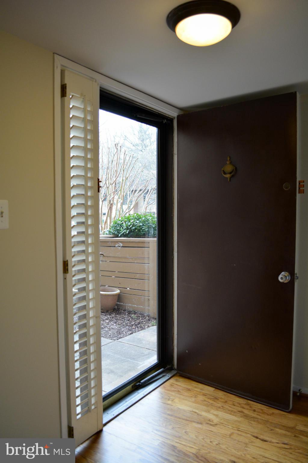 11606 Hunters Green Court Reston, VA 20191 - Photo 3 of 26 Interior (General)