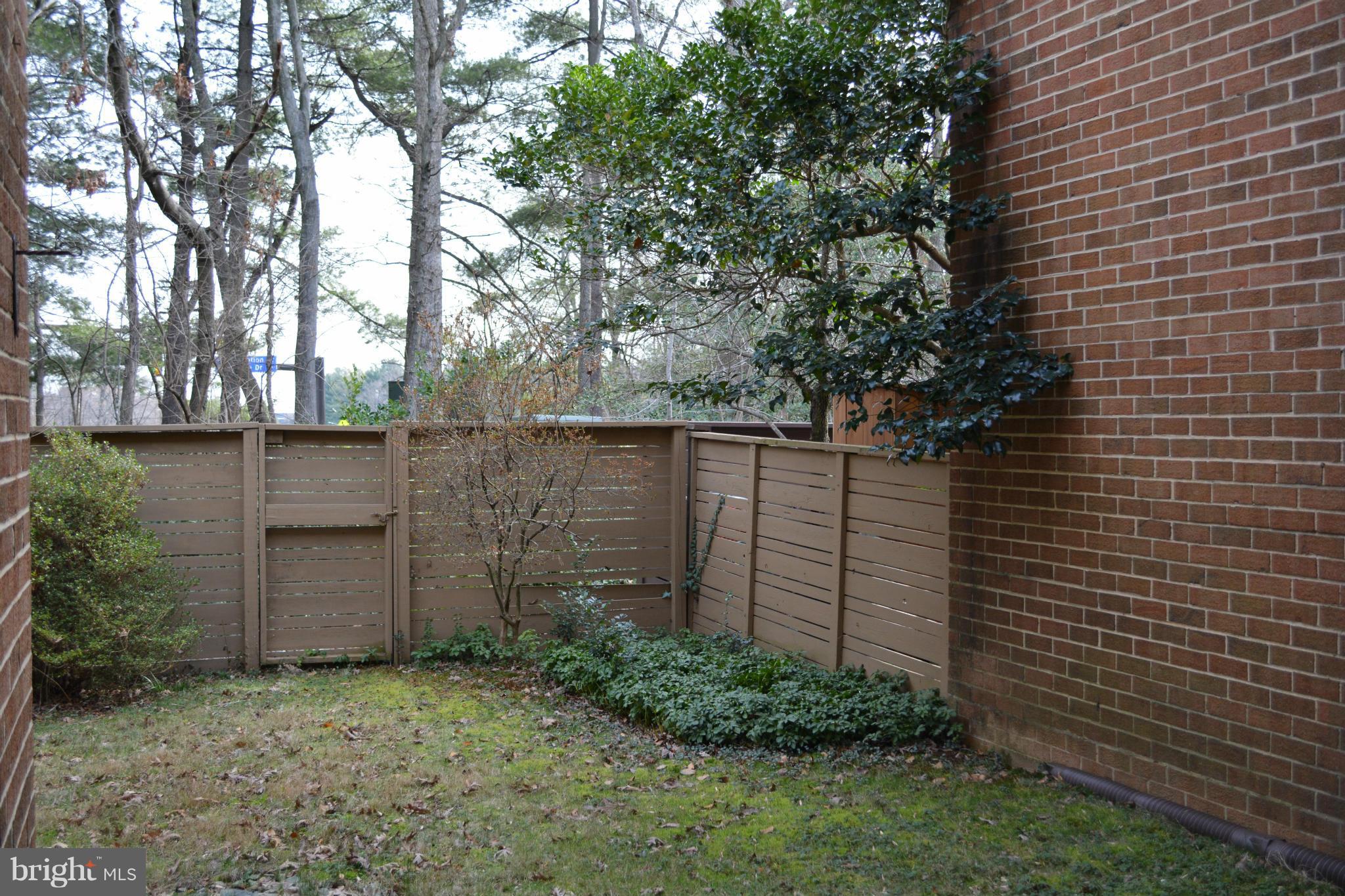 11606 Hunters Green Court Reston, VA 20191 - Photo 24 of 26 Exterior (Rear)