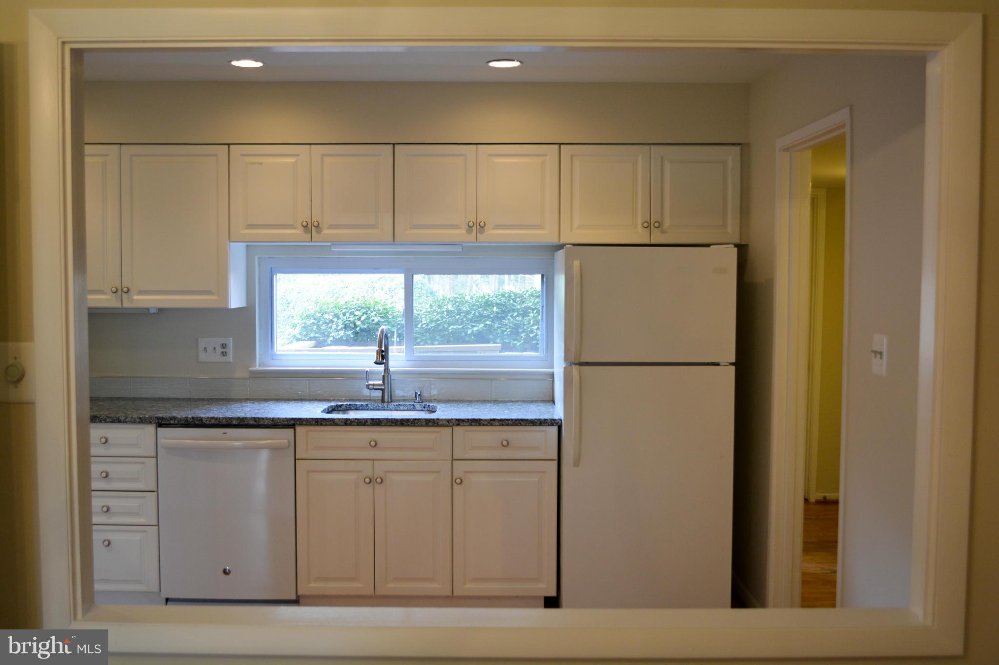 11606 Hunters Green Court Reston, VA 20191 - Photo 5 of 26 Kitchen