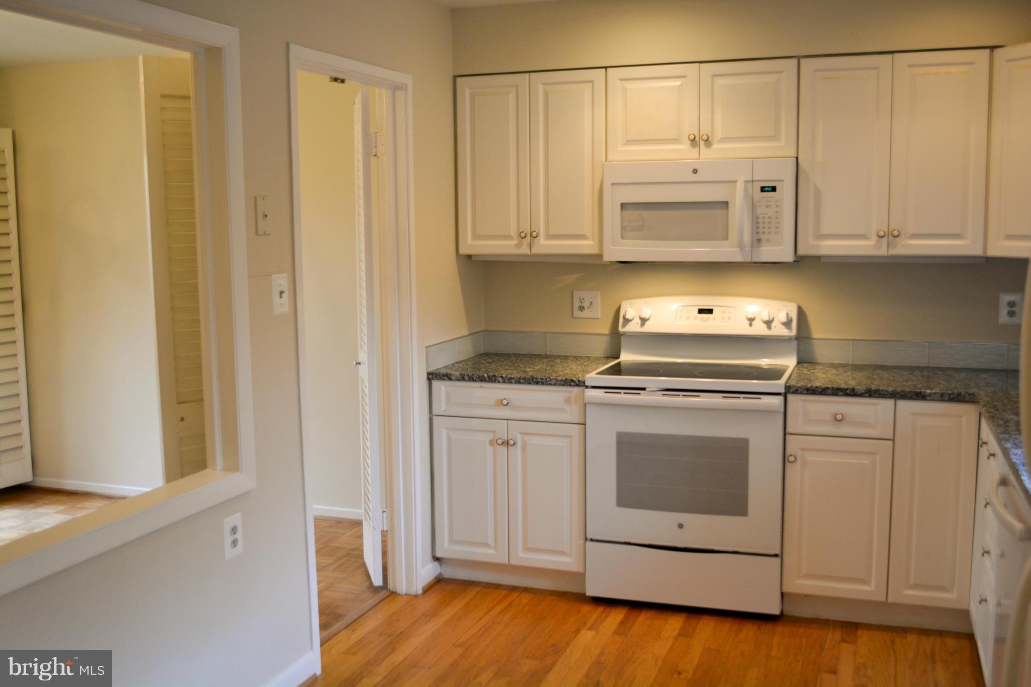 11606 Hunters Green Court Reston, VA 20191 - Photo 7 of 26 Kitchen