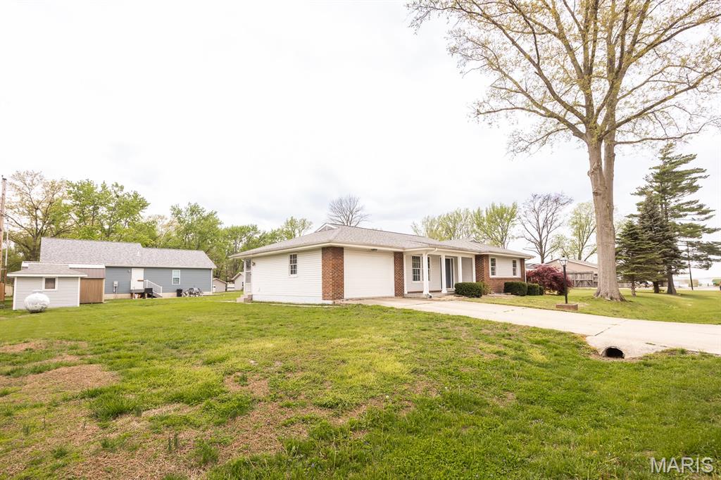 18810 Spruce Street Carlyle, IL 62231 - Photo 2 of 29