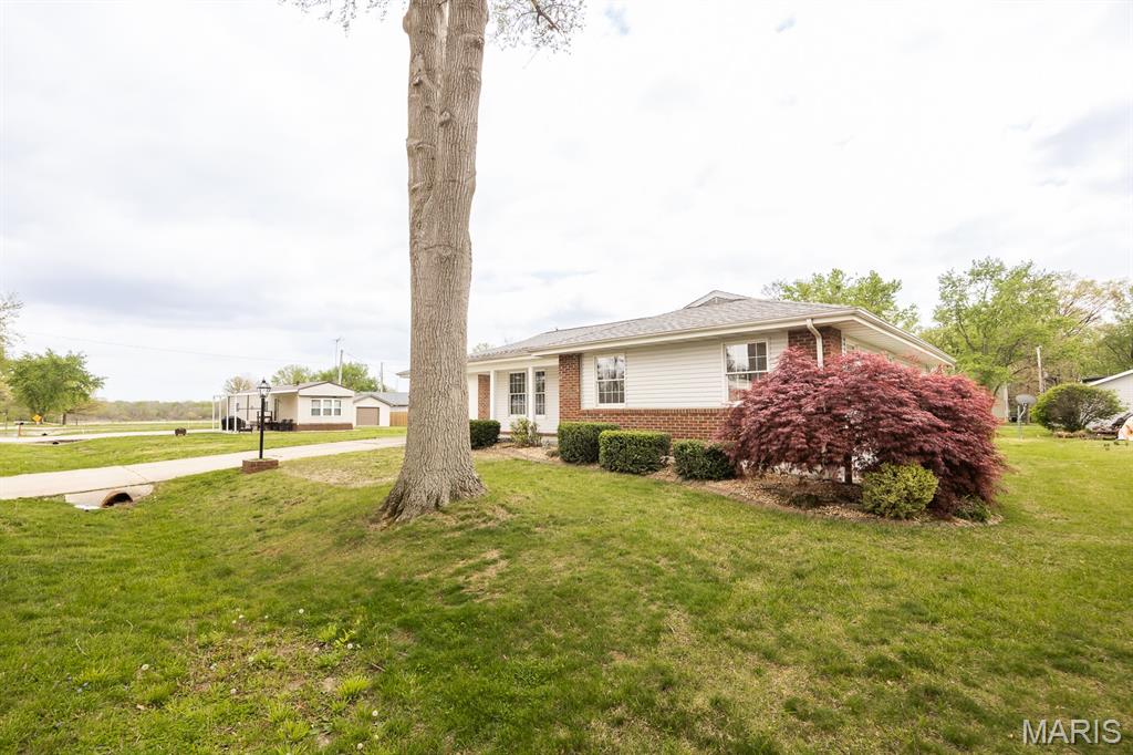 18810 Spruce Street Carlyle, IL 62231 - Photo 3 of 29