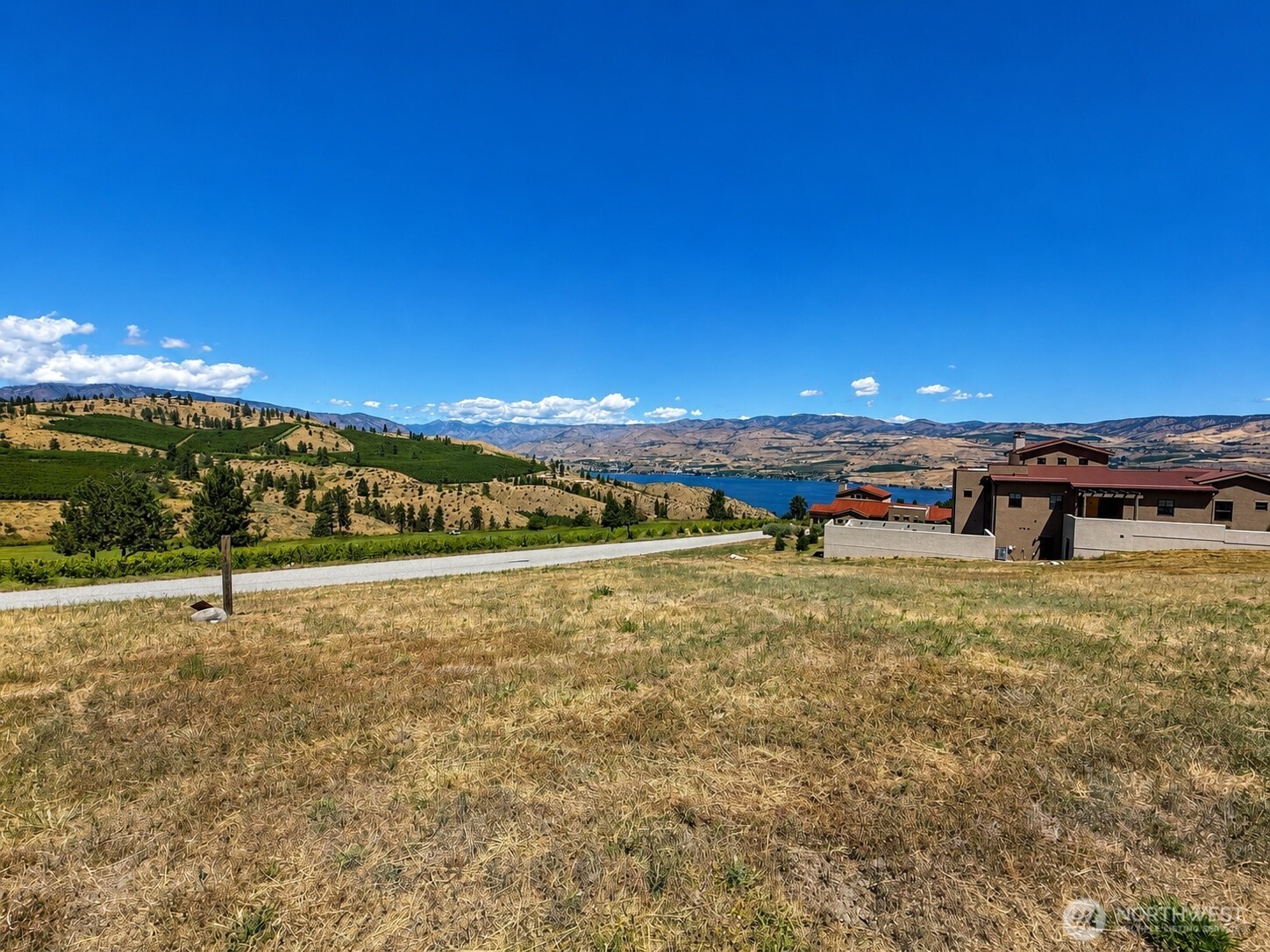 202 Bandera Way Chelan, WA 98816 - Photo 3 of 10