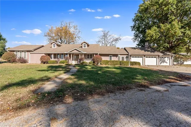 $725,000 | 2301 Lee's Summit Road, Lee's Summit, MO 64064