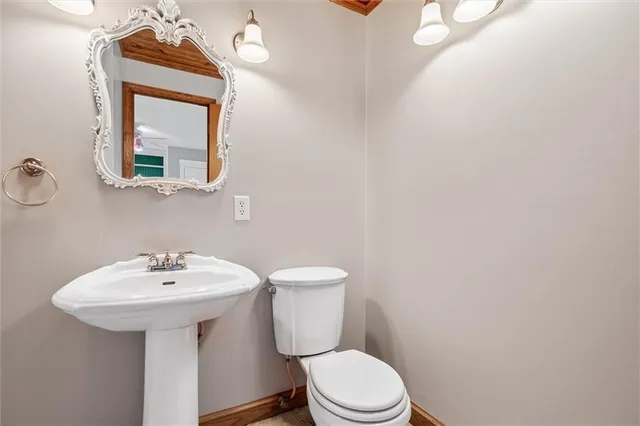 $725,000 | 2301 Lee's Summit Road, Lee's Summit, MO 64064