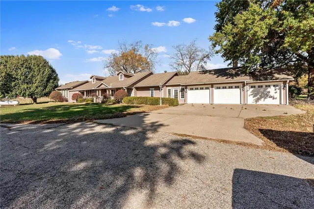 $725,000 | 2301 Lee's Summit Road, Lee's Summit, MO 64064