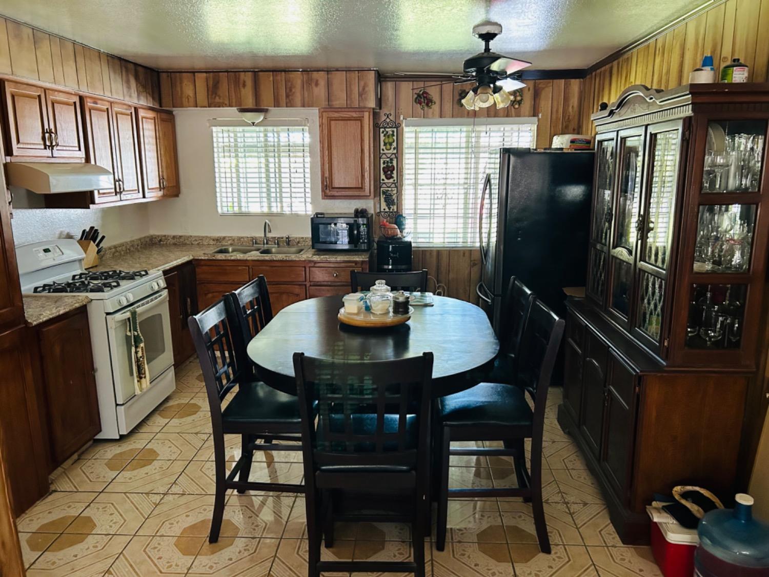 355 J Street Mendota, CA 93640 - Photo 7 of 21 a kitchen with granite countertop a table chairs stove and refrigerator