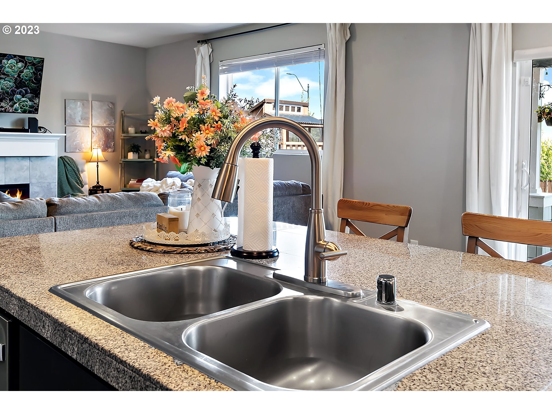 298 North 34th Court Ridgefield, WA 98642 - Photo 14 of 36 a kitchen counter with sink and mirror