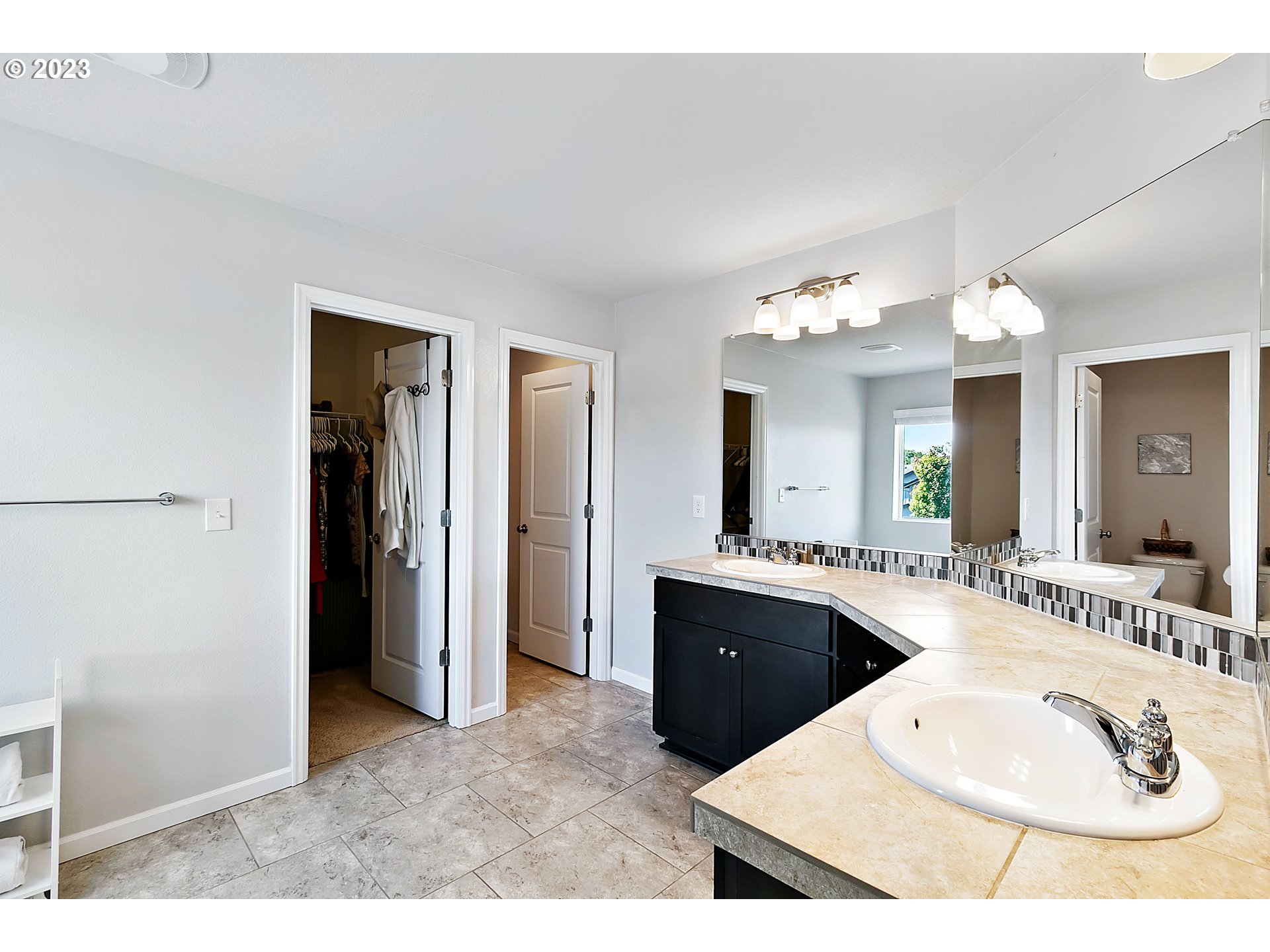 298 North 34th Court Ridgefield, WA 98642 - Photo 23 of 36 a bathroom with a sink and a mirror
