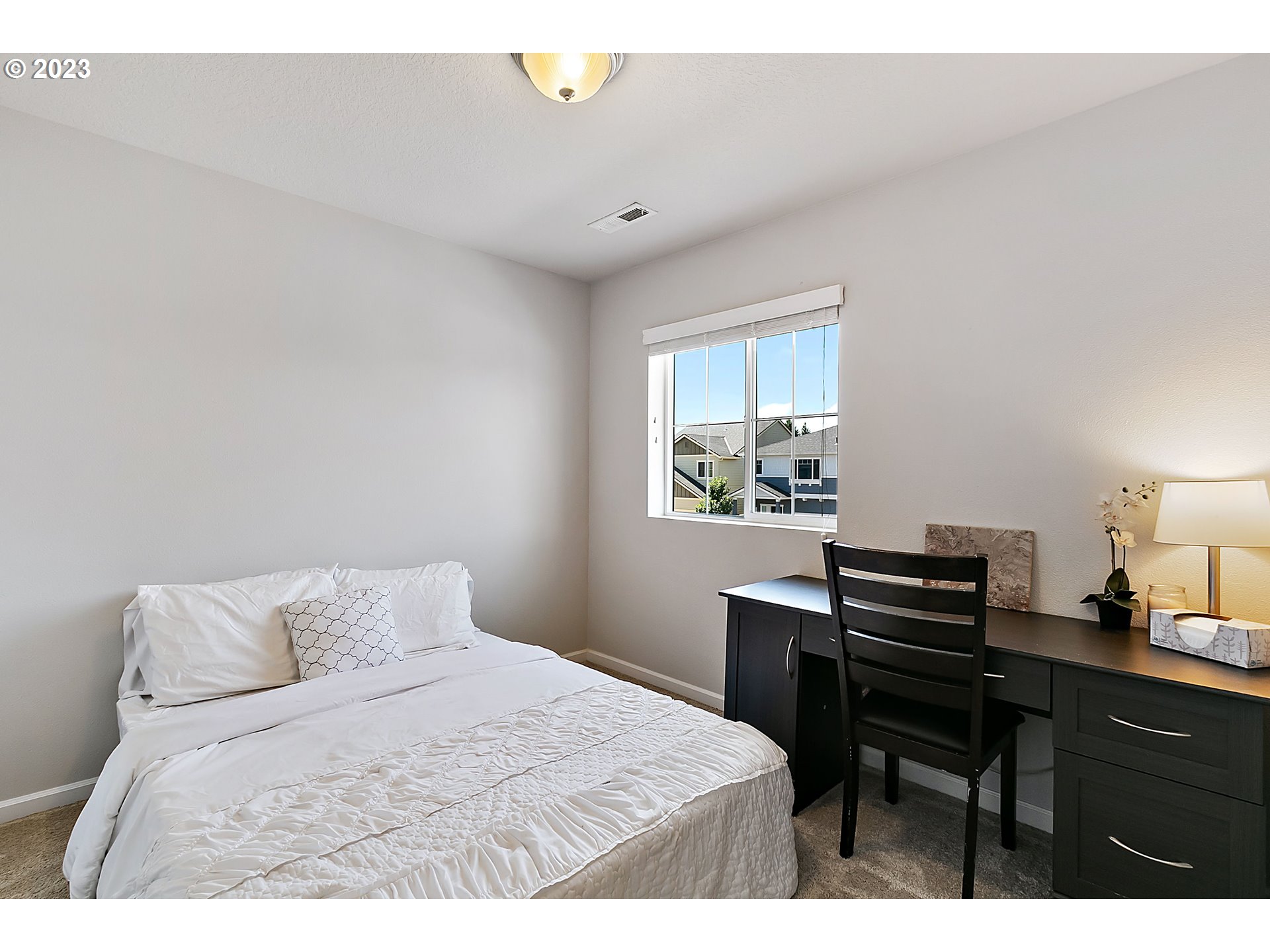 298 North 34th Court Ridgefield, WA 98642 - Photo 29 of 36 a bedroom with a bed and a desk