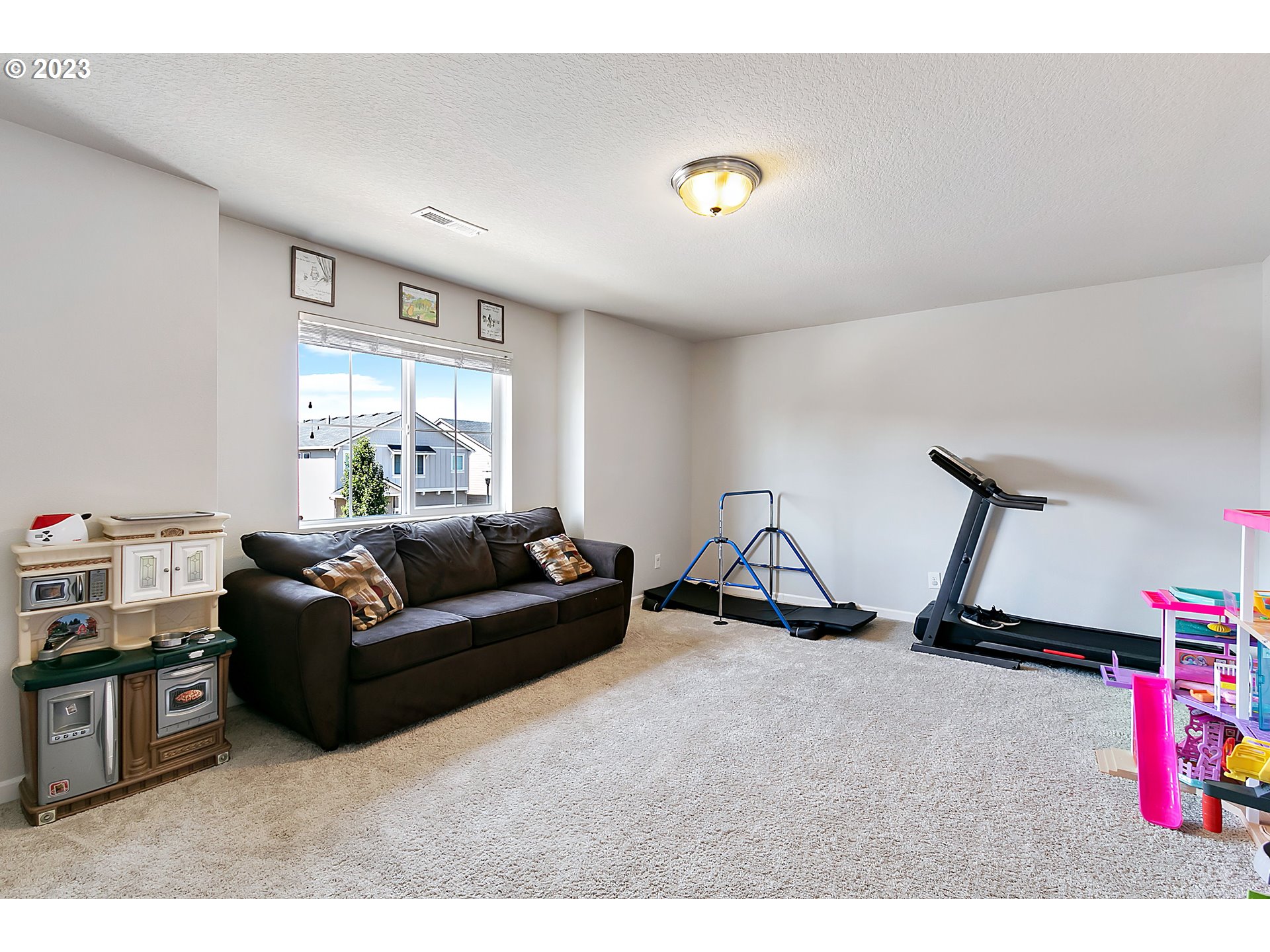 298 North 34th Court Ridgefield, WA 98642 - Photo 30 of 36 a living room with furniture a gym equipment and a window