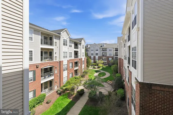 $429,999 | 4850 Eisenhower Avenue, Unit 316, Alexandria, VA 22304
