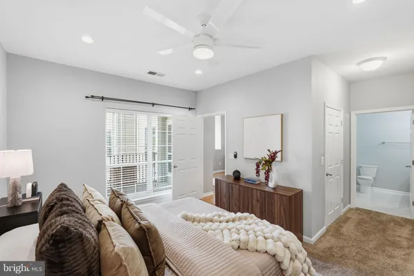 $429,999 | 4850 Eisenhower Avenue, Unit 316, Alexandria, VA 22304
