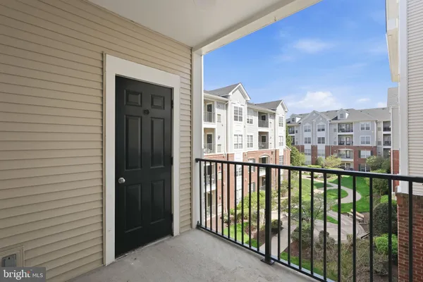 $429,999 | 4850 Eisenhower Avenue, Unit 316, Alexandria, VA 22304