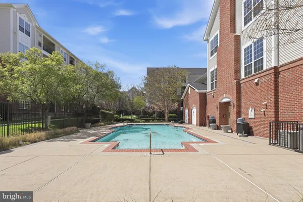 $429,999 | 4850 Eisenhower Avenue, Unit 316, Alexandria, VA 22304