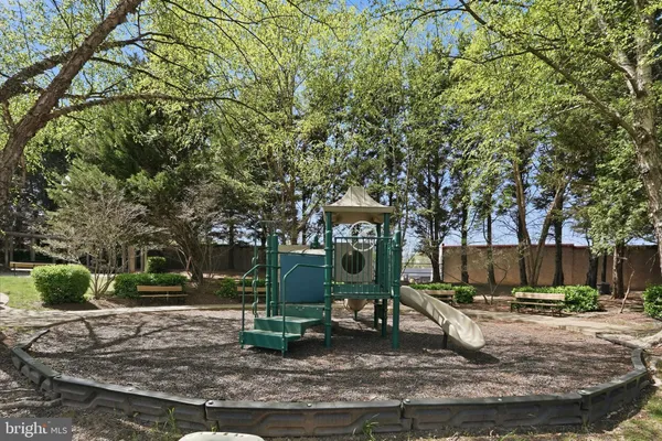 $429,999 | 4850 Eisenhower Avenue, Unit 316, Alexandria, VA 22304