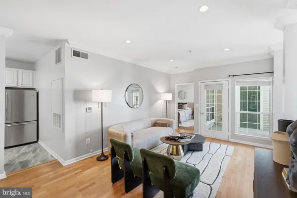 $429,999 | 4850 Eisenhower Avenue, Unit 316, Alexandria, VA 22304