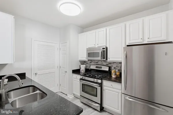 $429,999 | 4850 Eisenhower Avenue, Unit 316, Alexandria, VA 22304