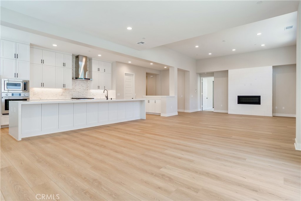 6548 Canyon Oaks Drive Simi Valley, CA 93063 - Photo 3 of 28