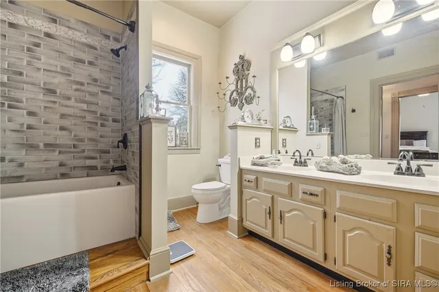 $460,000 | 209 West Market Street, Jeffersonville, IN 47130