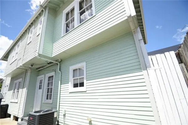 $2,995 | 1111 Sixth Street, New Orleans, LA 70115